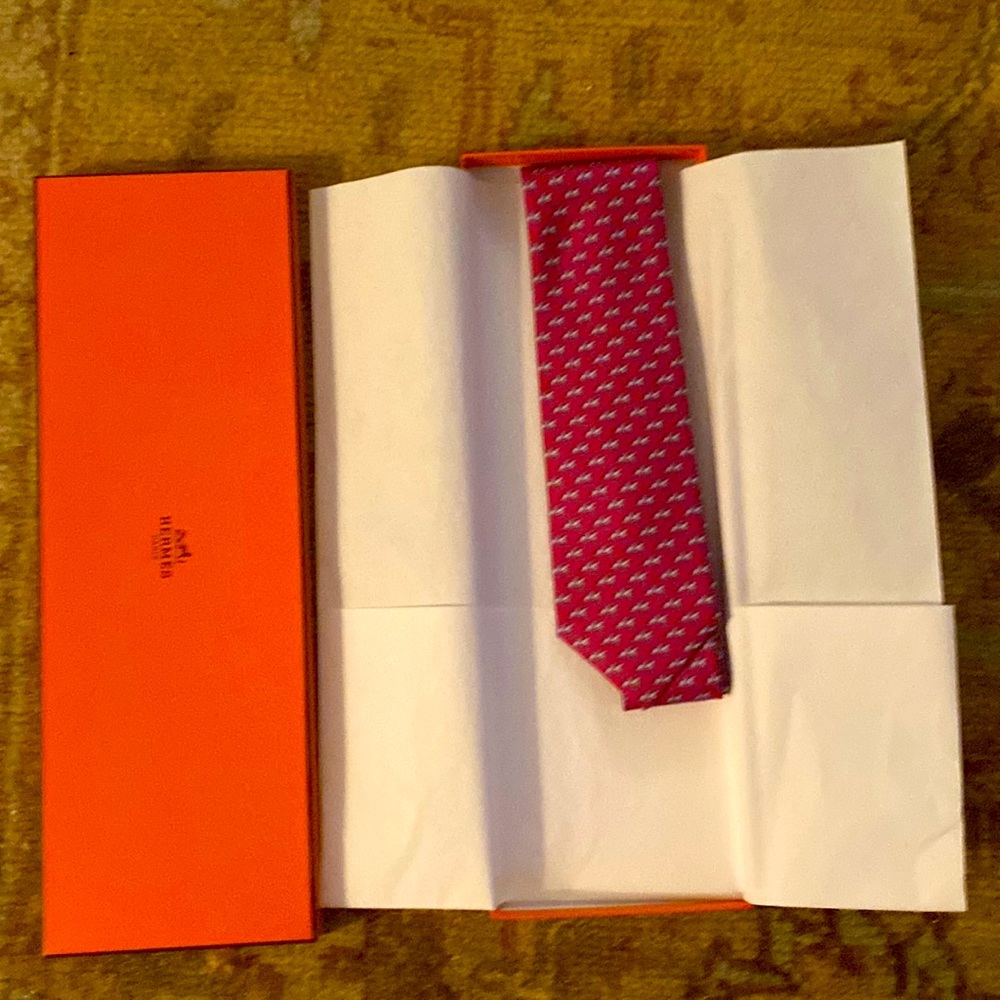 Beautiful Hermes silk tie. Comes with original Hermes gift box
